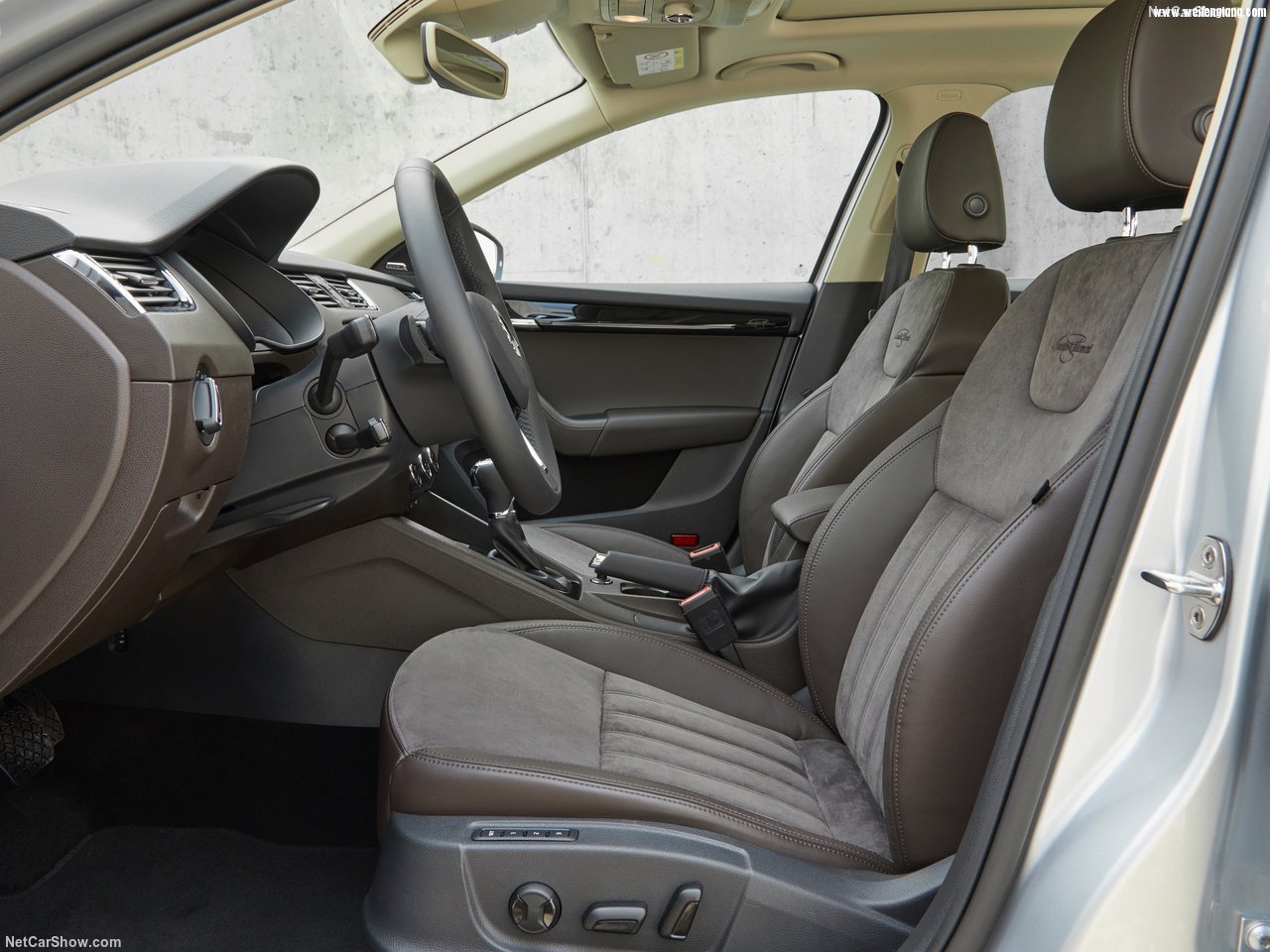 Skoda-Octavia_Combi-2017-1280-30.jpg