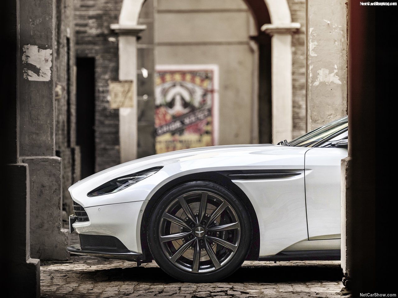 Aston_Martin-DB11_V8-2018-1280-0b.jpg