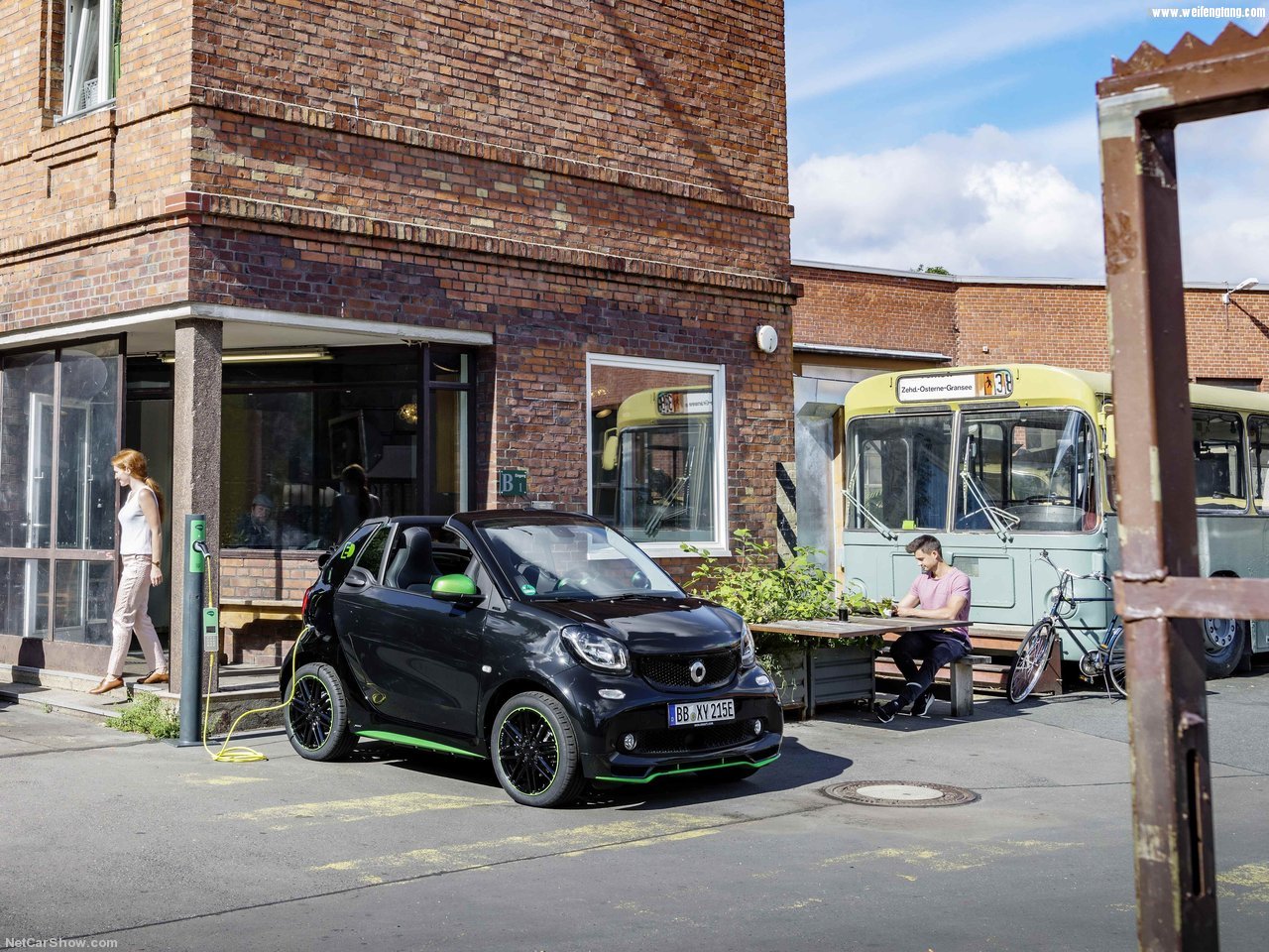 Smart-fortwo_Cabrio_electric_drive-2017-1280-10.jpg