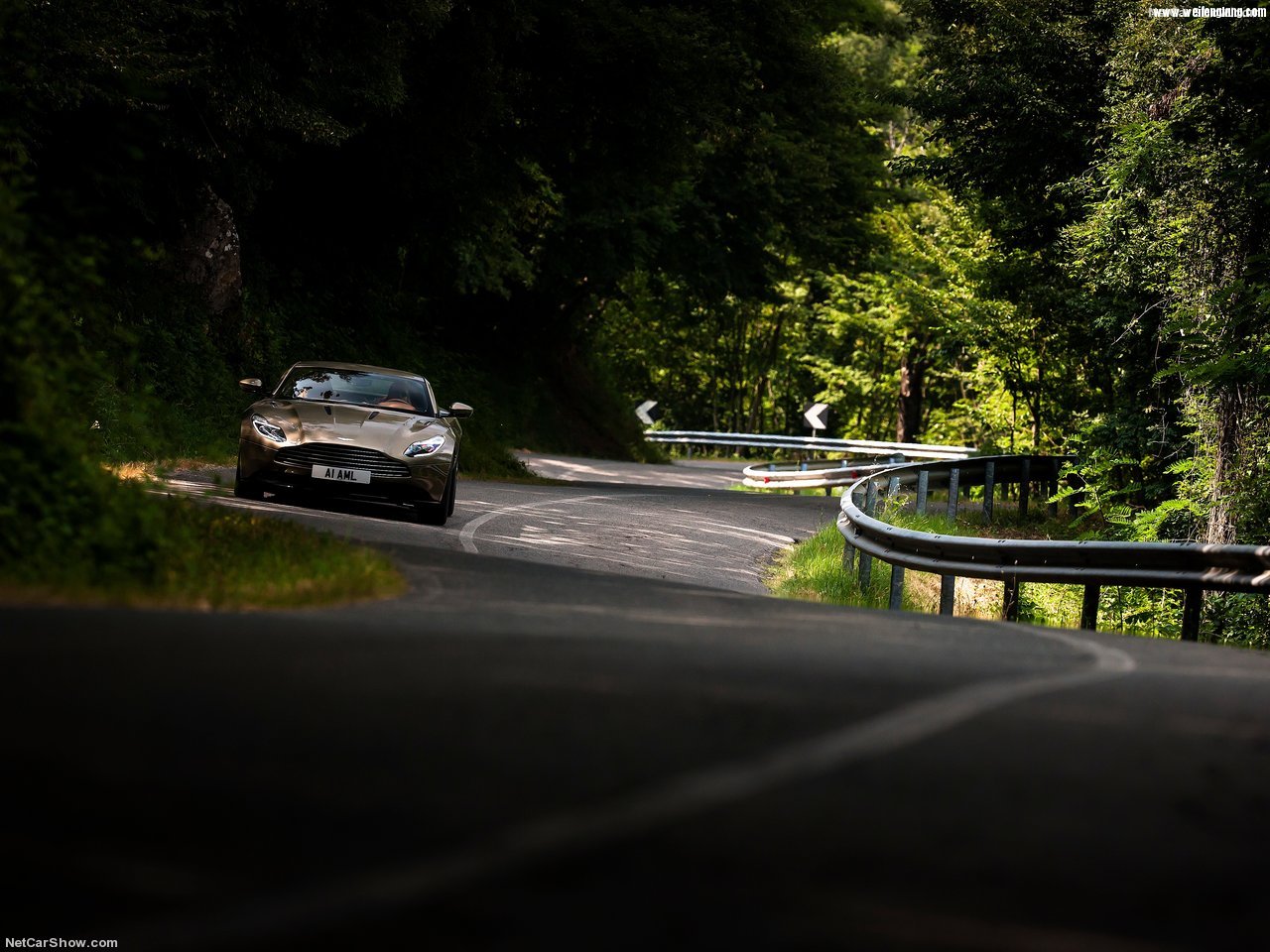 Aston_Martin-DB11-2017-1280-7b.jpg
