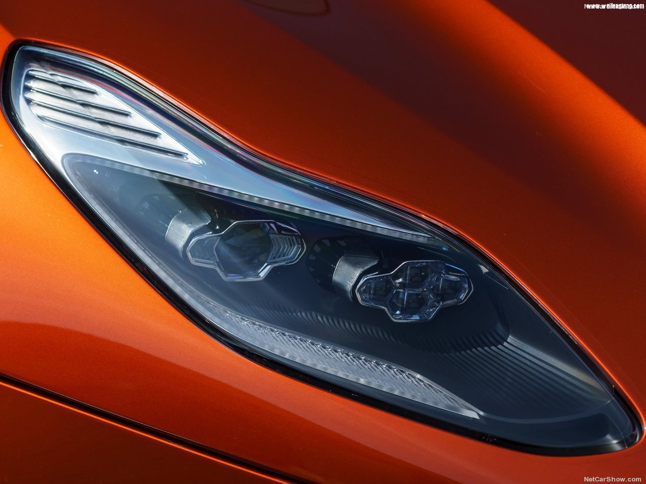 Aston_Martin-DB11-2017-1280-c8.jpg