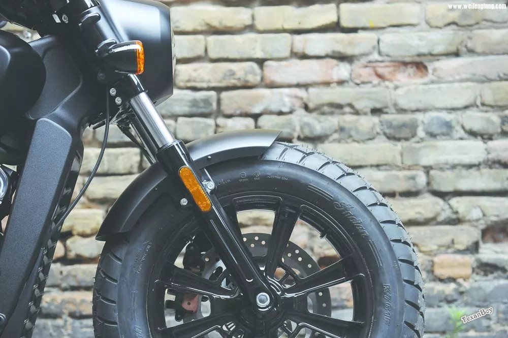 2018-scout-bobber-detail-01.jpg