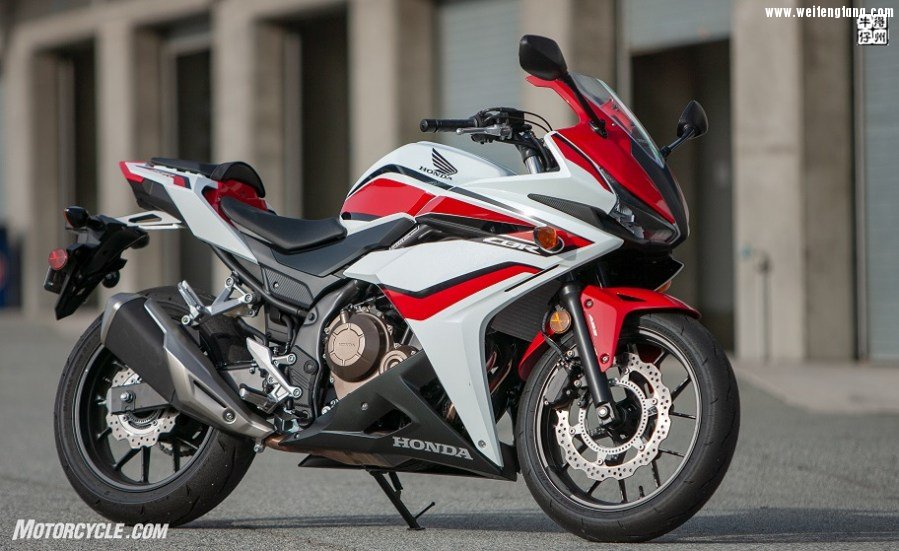 062218-Lightweight-Sportbikes-Honda-CBR500R-01.jpg