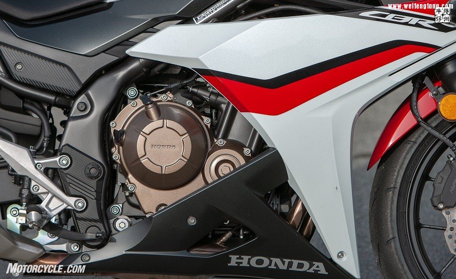 062218-Lightweight-Sportbikes-Honda-CBR500R-03.jpg