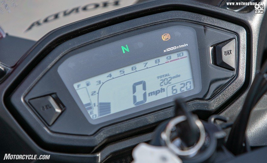 062218-Lightweight-Sportbikes-Honda-CBR500R-07.jpg