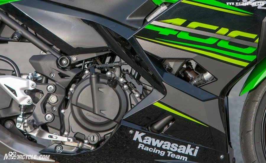 062218-Lightweight-Sportbikes-Kawasaki-Ninja-400-04.jpg