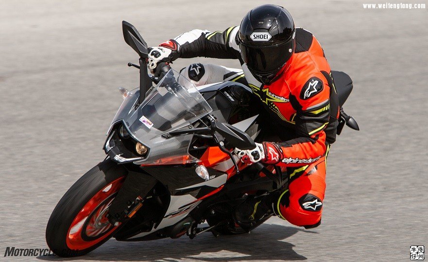 062218-Lightweight-Sportbikes-KTM-RC390-8461.jpg
