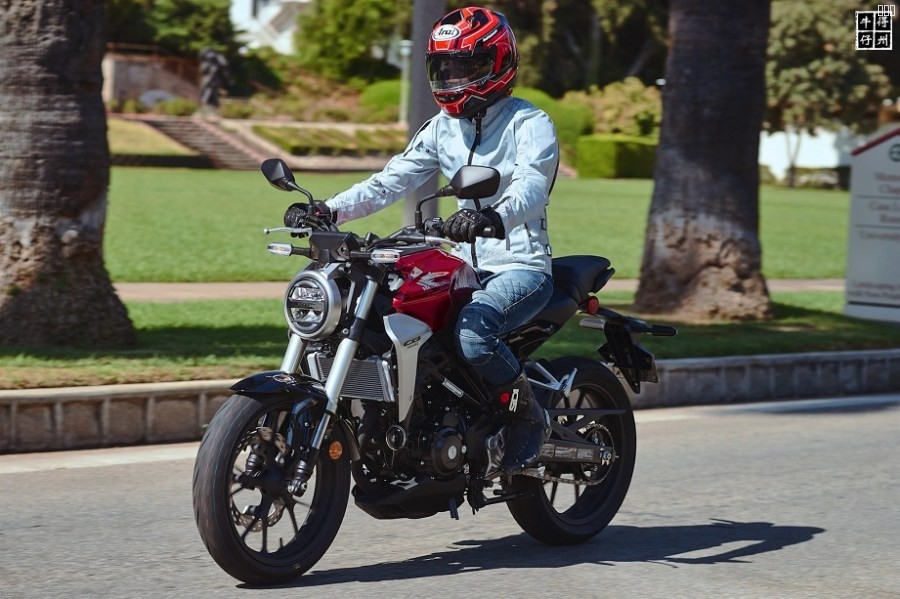 2019-Honda-CB300R-Review-beginner-sport-motorcycle-.jpg