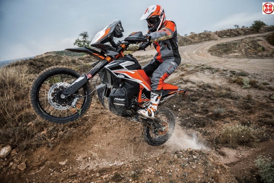 2019-KTM-790-Adventure-R-Prototype3.jpg