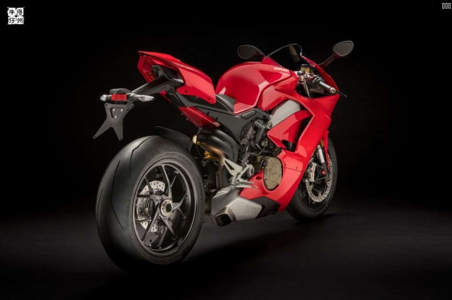 2018-Ducati-Panigale-V4d-1024x682.jpg