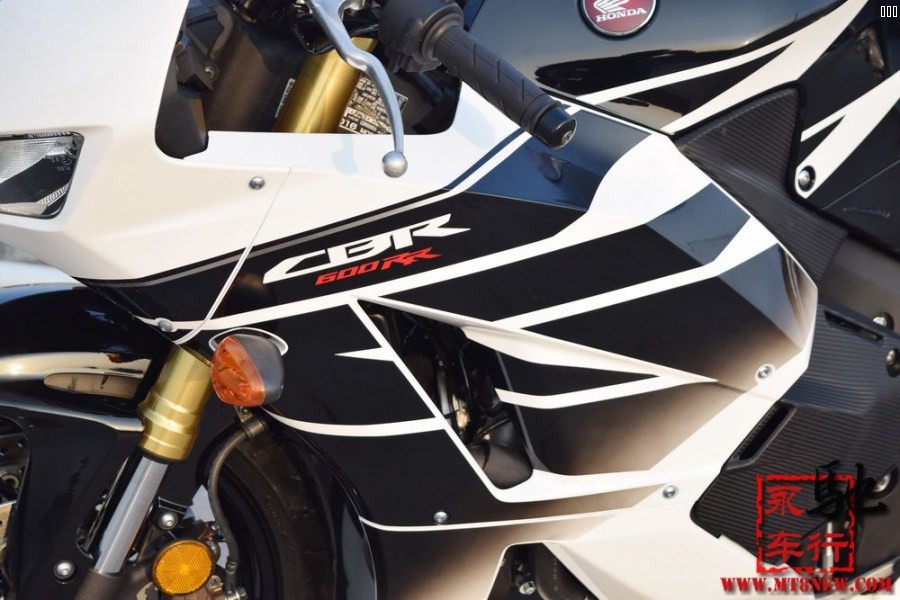 2016 CBR600RR (21).jpg